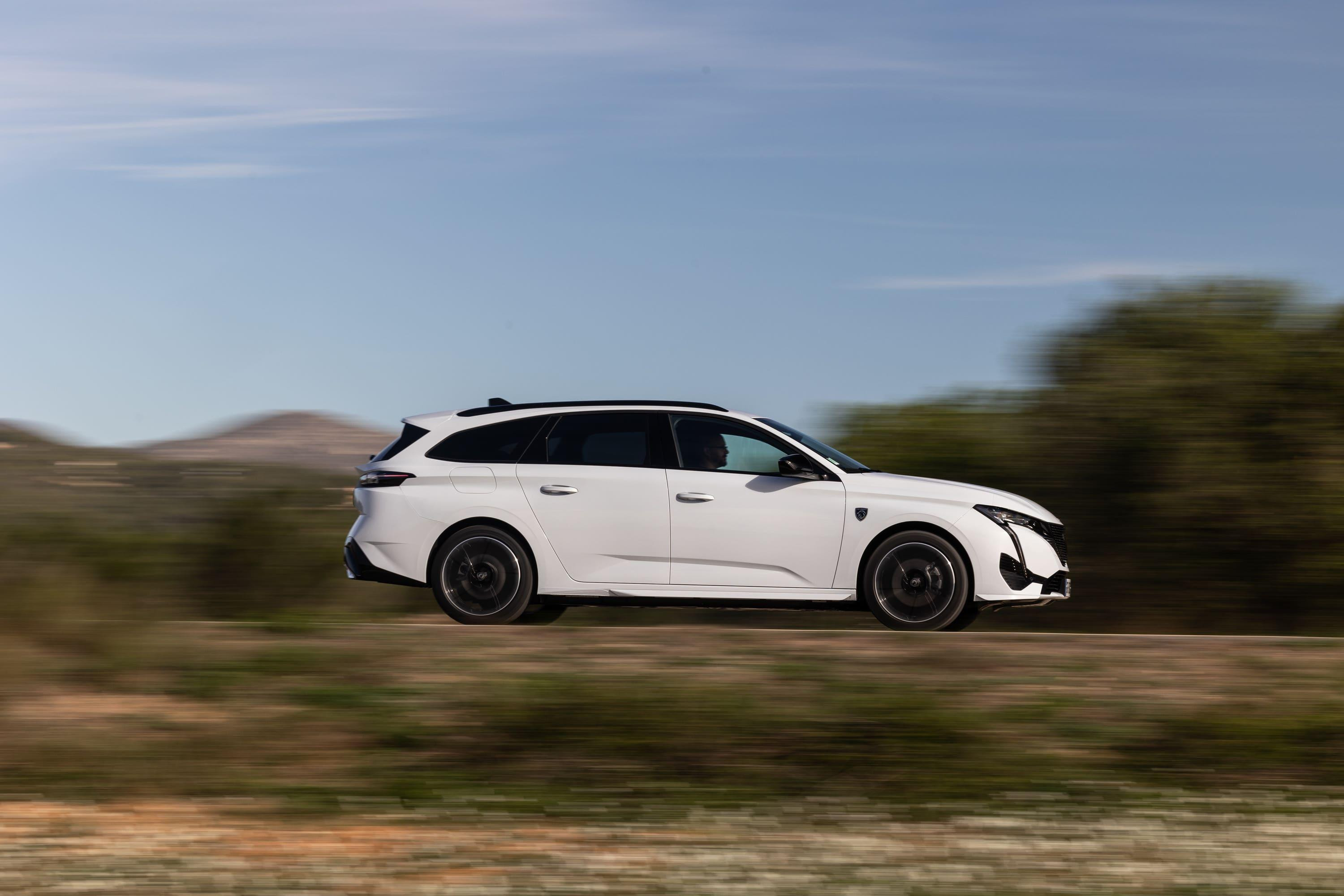Peugeot e-308 side view Peugeot e-308 side view
